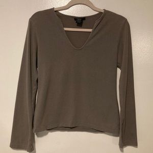 V neck bell sleeve tee